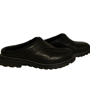 UGG Classic Woman's US‎ 6 Clogs in Black